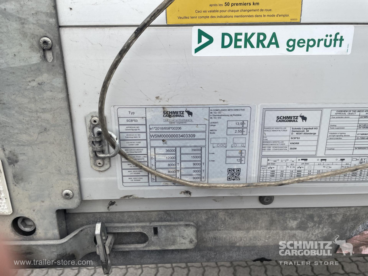 Schmitz Cargobull Curtainsider Standard Getränke 