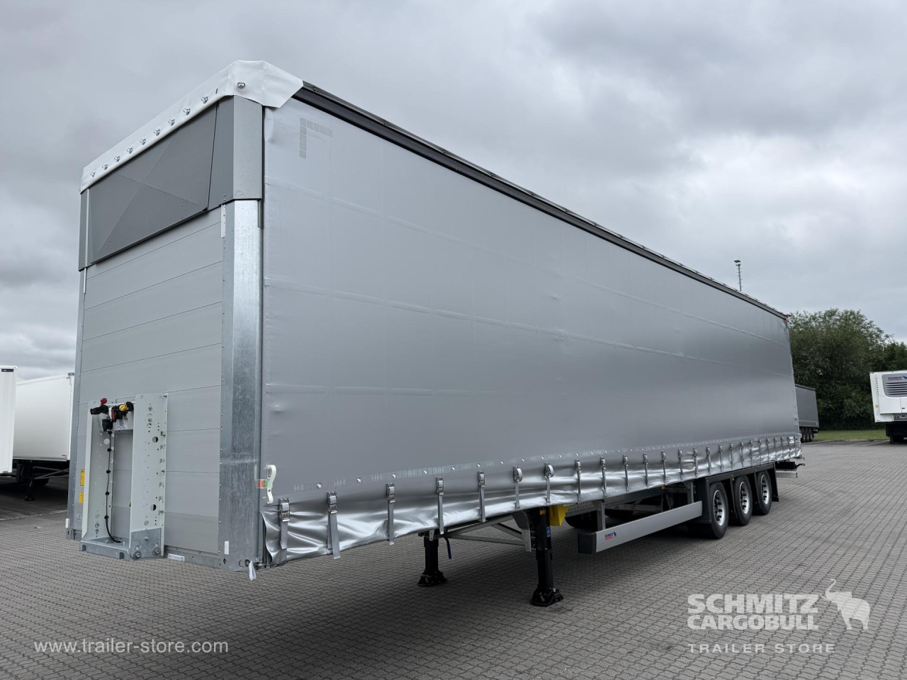 Schmitz Cargobull Curtainsider Mega Getränke 