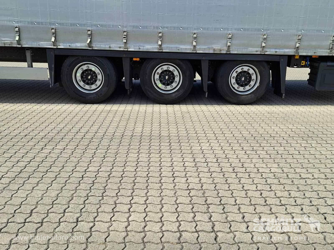 Schmitz Cargobull Curtainsider Mega 