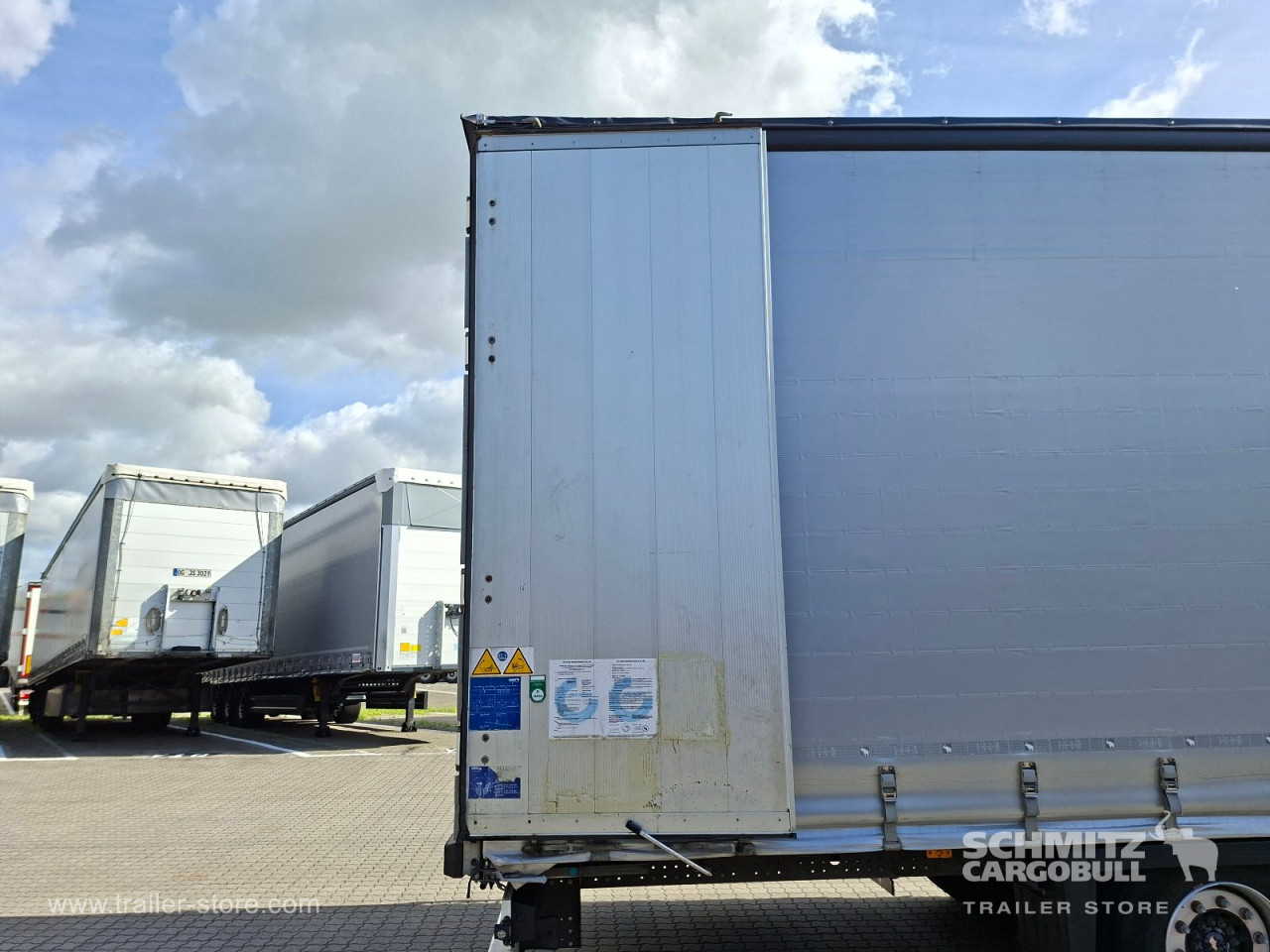 Schmitz Cargobull Curtainsider Mega 