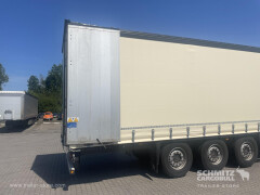 Schmitz Cargobull Curtainsider Standard Getränke 