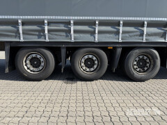 Schmitz Cargobull Curtainsider Mega Getränke 