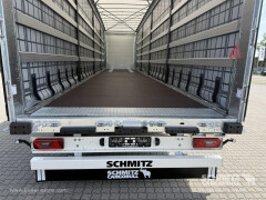 Schmitz Cargobull Curtainsider Mega Getränke 